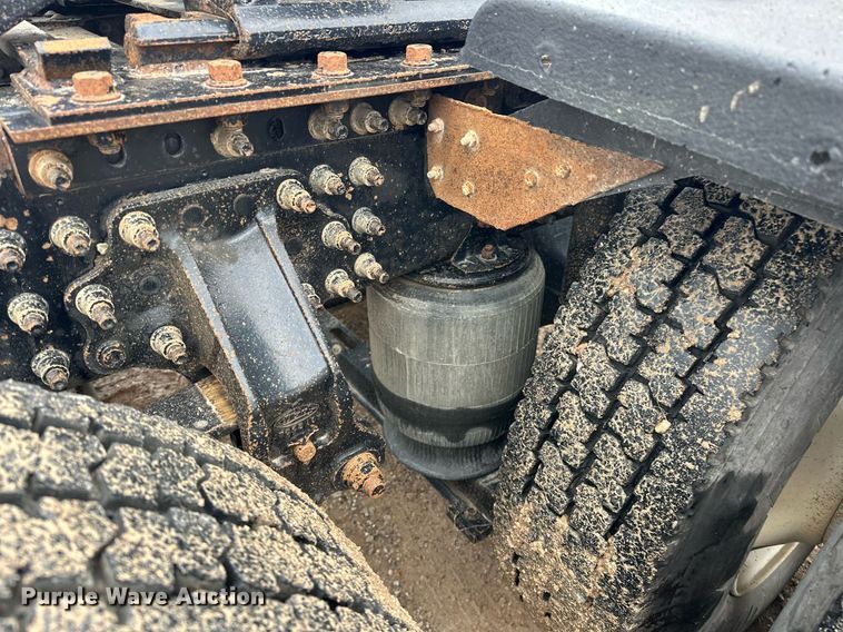 image for item ER4899 2008 Mack CHU613 semi truck