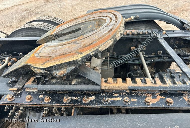 image for item ER4899 2008 Mack CHU613 semi truck