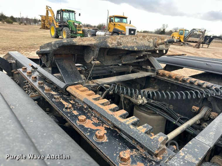 image for item ER4899 2008 Mack CHU613 semi truck