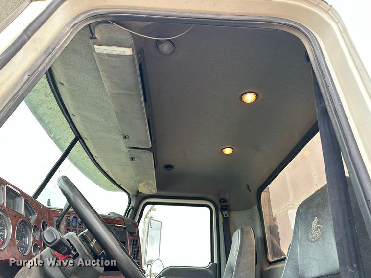 image for item ER4899 2008 Mack CHU613 semi truck