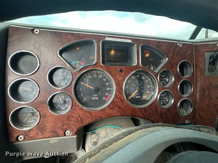 image for item ER4899 2008 Mack CHU613 semi truck