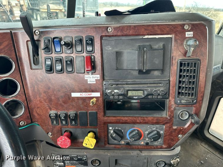 image for item ER4899 2008 Mack CHU613 semi truck