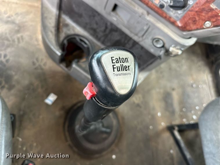 image for item ER4899 2008 Mack CHU613 semi truck