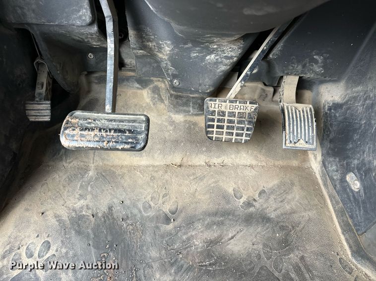 image for item ER4899 2008 Mack CHU613 semi truck