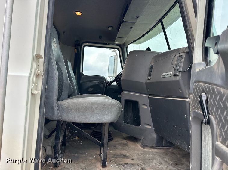 image for item ER4899 2008 Mack CHU613 semi truck