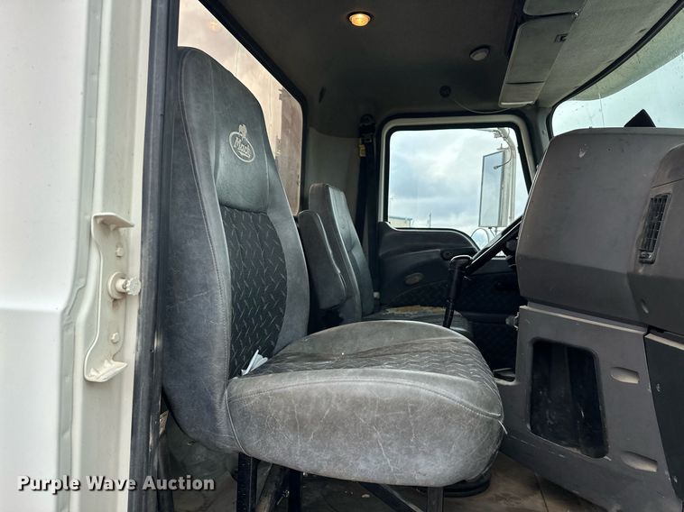 image for item ER4899 2008 Mack CHU613 semi truck