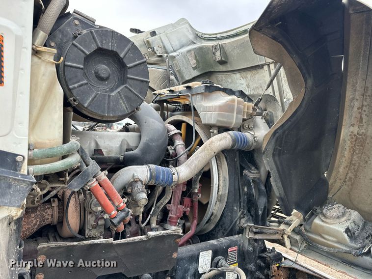 image for item ER4899 2008 Mack CHU613 semi truck