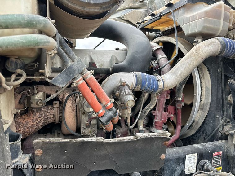 image for item ER4899 2008 Mack CHU613 semi truck