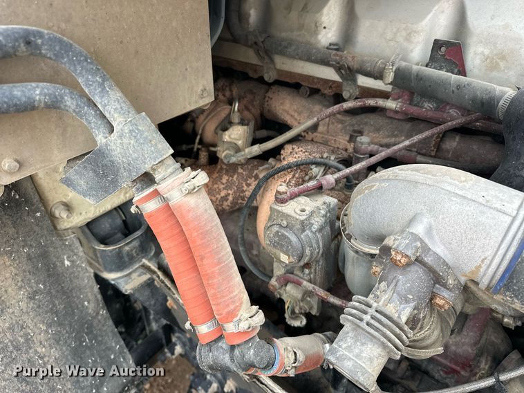 image for item ER4899 2008 Mack CHU613 semi truck