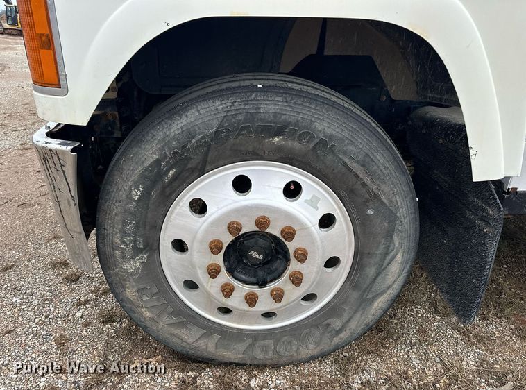 image for item ER4899 2008 Mack CHU613 semi truck