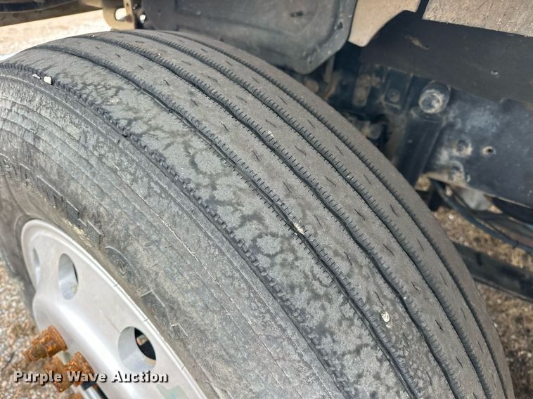 image for item ER4899 2008 Mack CHU613 semi truck