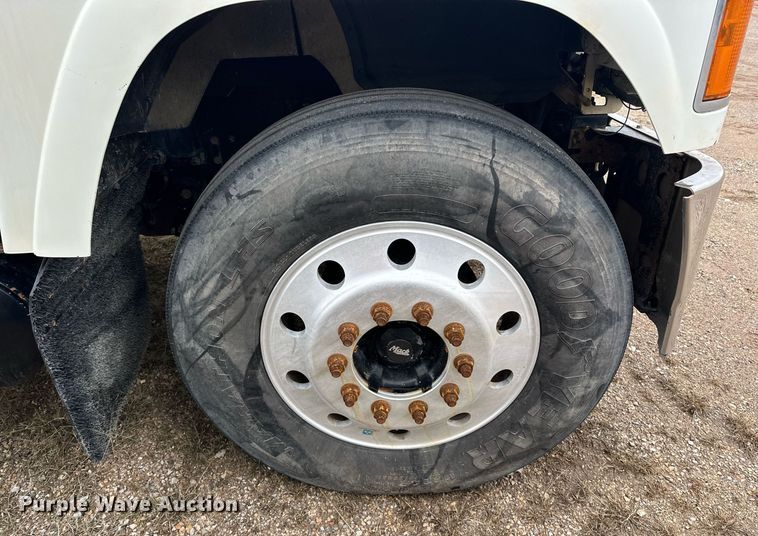 image for item ER4899 2008 Mack CHU613 semi truck