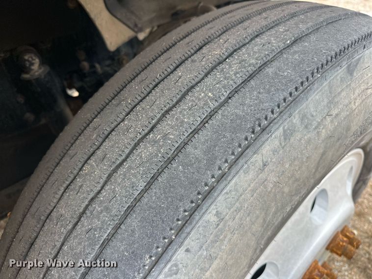 image for item ER4899 2008 Mack CHU613 semi truck