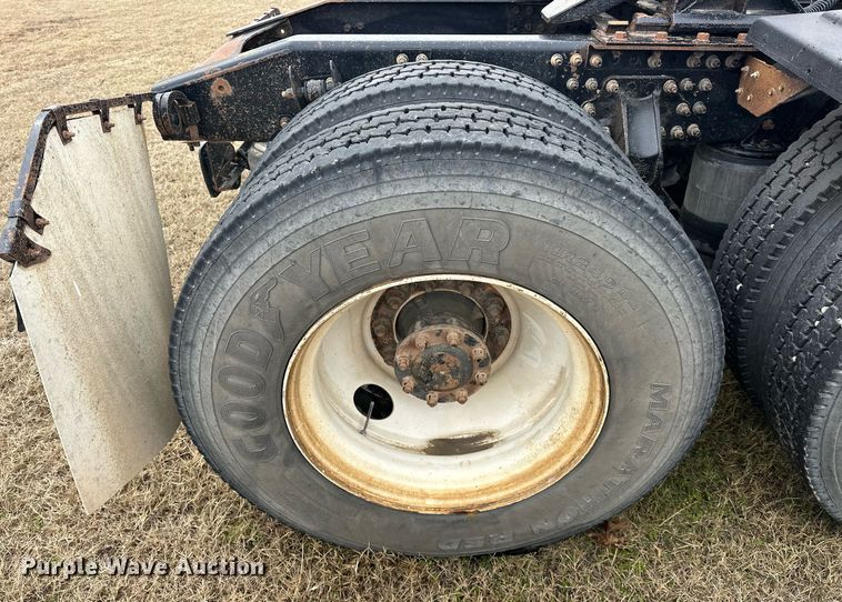 image for item ER4899 2008 Mack CHU613 semi truck