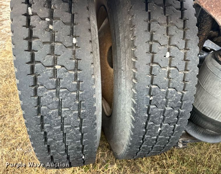 image for item ER4899 2008 Mack CHU613 semi truck