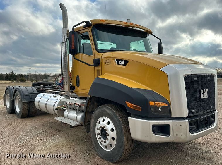 image for item ER4900 2013 Caterpillar CT660L semi truck
