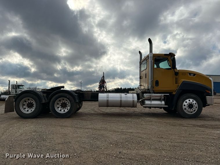 image for item ER4900 2013 Caterpillar CT660L semi truck