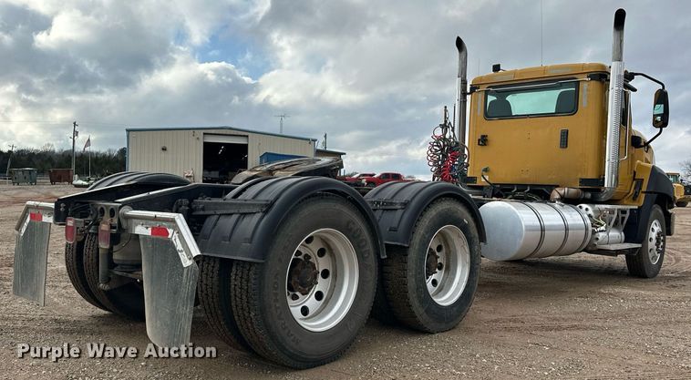 image for item ER4900 2013 Caterpillar CT660L semi truck