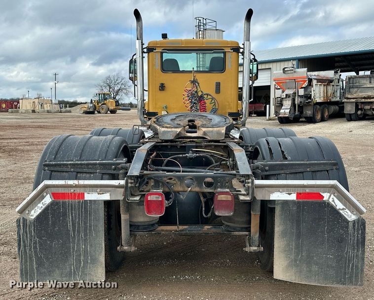 image for item ER4900 2013 Caterpillar CT660L semi truck