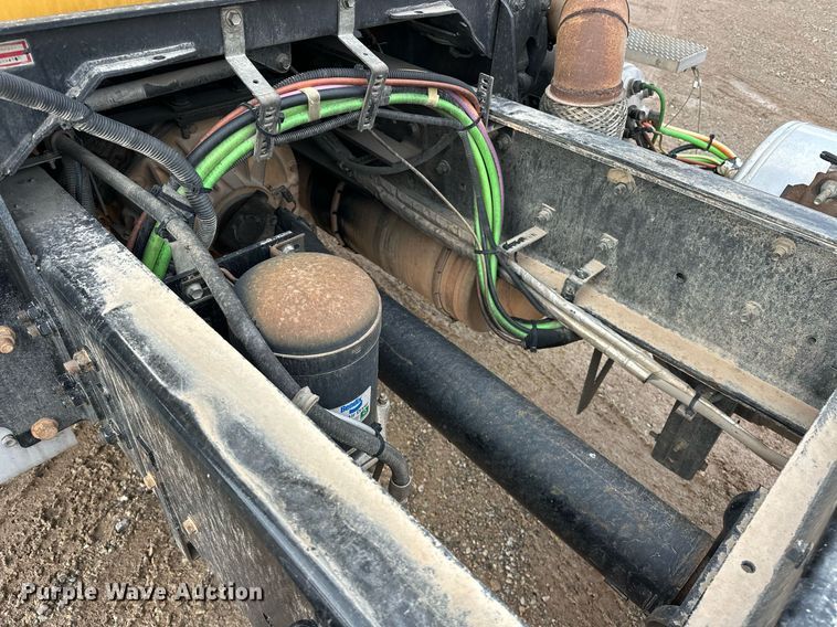 image for item ER4900 2013 Caterpillar CT660L semi truck