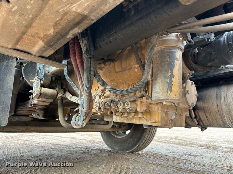 image for item ER4900 2013 Caterpillar CT660L semi truck