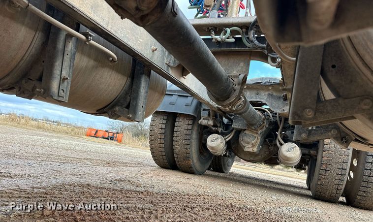 image for item ER4900 2013 Caterpillar CT660L semi truck