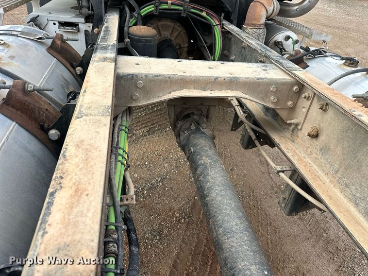 image for item ER4900 2013 Caterpillar CT660L semi truck