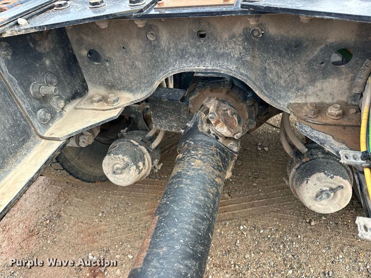 image for item ER4900 2013 Caterpillar CT660L semi truck