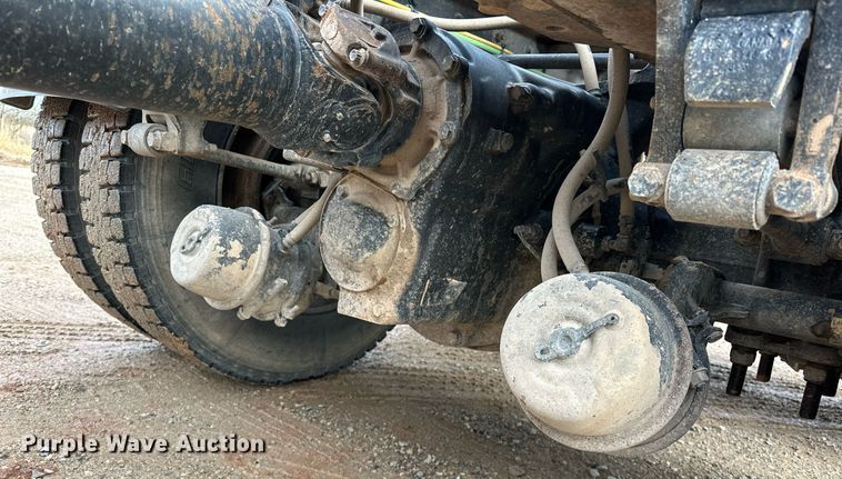 image for item ER4900 2013 Caterpillar CT660L semi truck