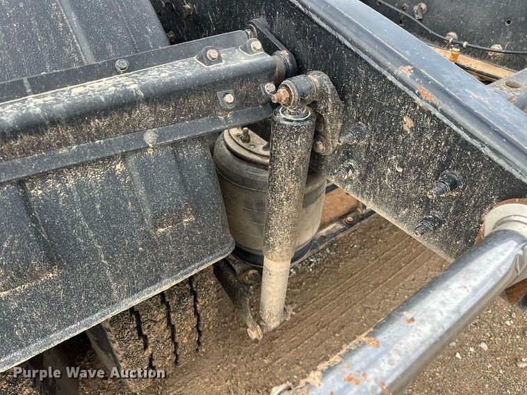 image for item ER4900 2013 Caterpillar CT660L semi truck