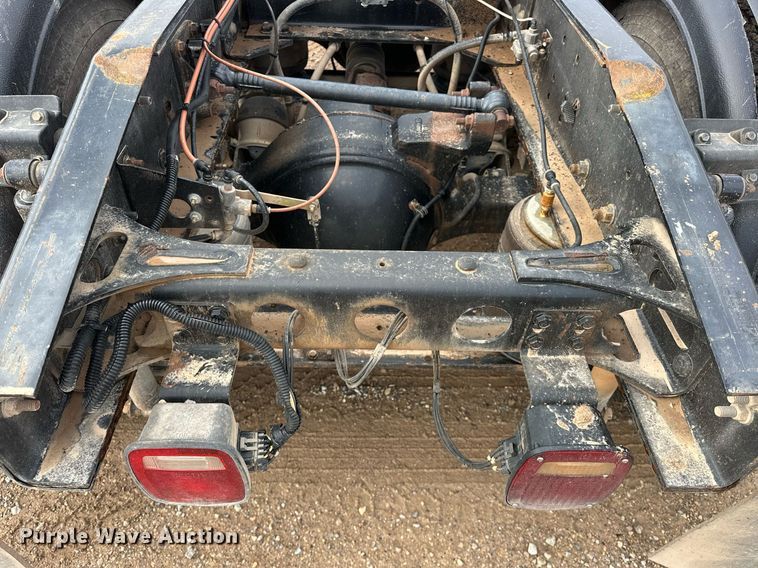 image for item ER4900 2013 Caterpillar CT660L semi truck