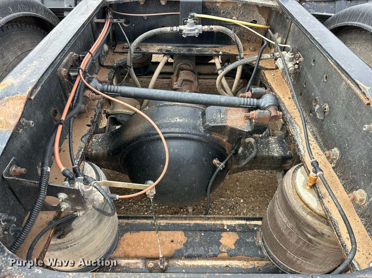 image for item ER4900 2013 Caterpillar CT660L semi truck