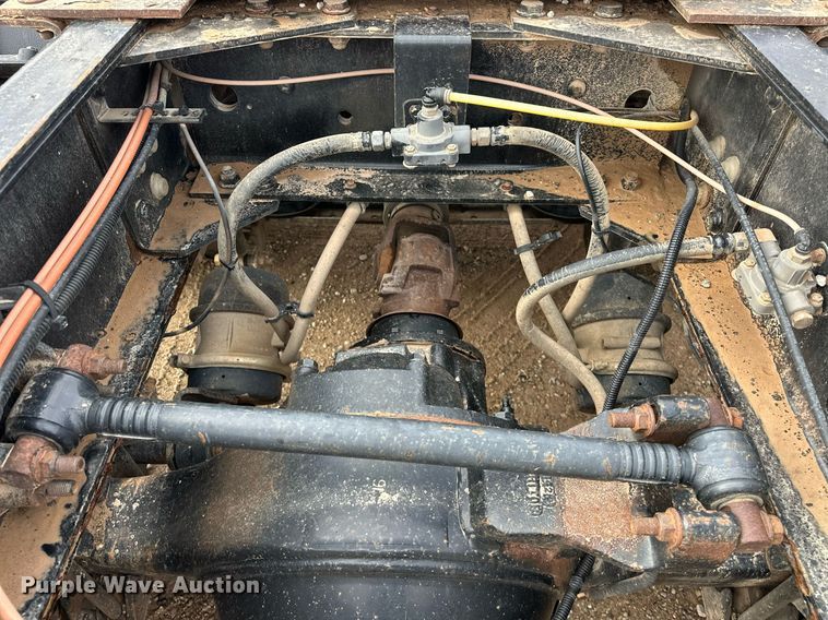 image for item ER4900 2013 Caterpillar CT660L semi truck