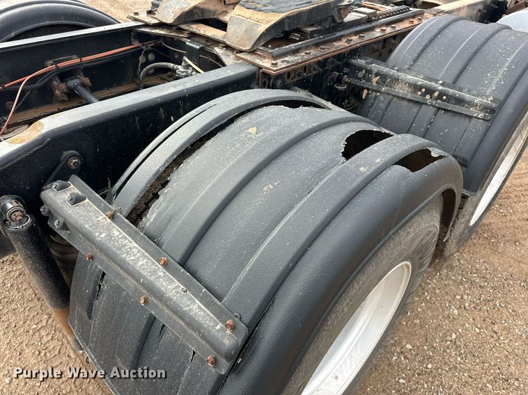 image for item ER4900 2013 Caterpillar CT660L semi truck