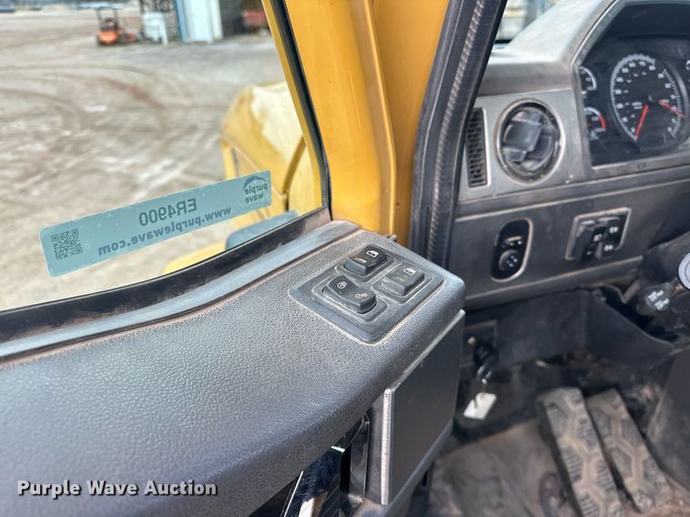 image for item ER4900 2013 Caterpillar CT660L semi truck