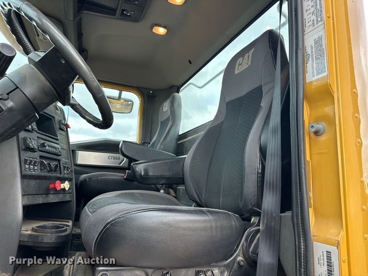image for item ER4900 2013 Caterpillar CT660L semi truck