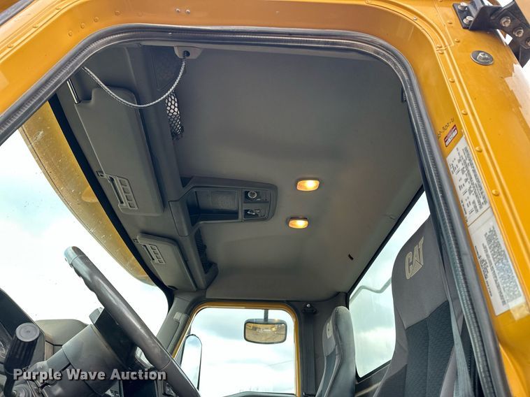 image for item ER4900 2013 Caterpillar CT660L semi truck