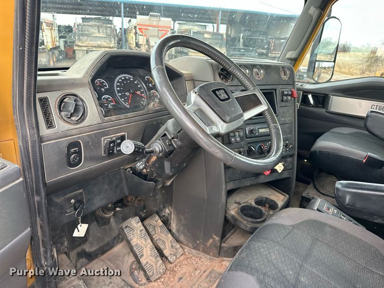 image for item ER4900 2013 Caterpillar CT660L semi truck