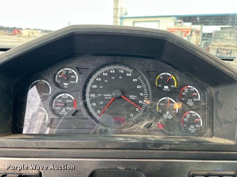 image for item ER4900 2013 Caterpillar CT660L semi truck