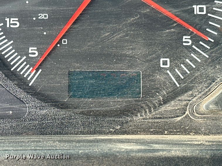 image for item ER4900 2013 Caterpillar CT660L semi truck