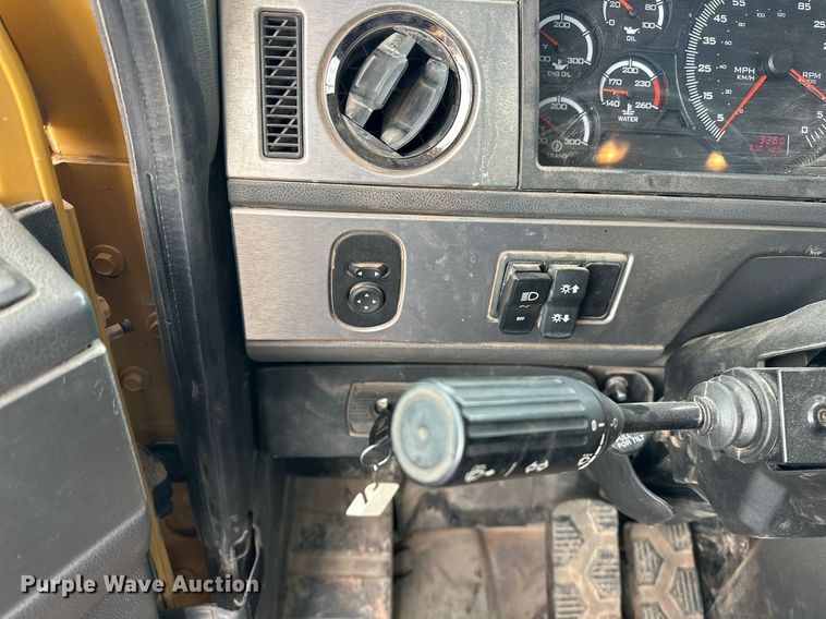 image for item ER4900 2013 Caterpillar CT660L semi truck