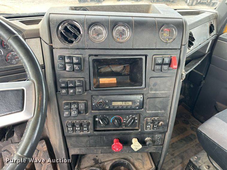 image for item ER4900 2013 Caterpillar CT660L semi truck