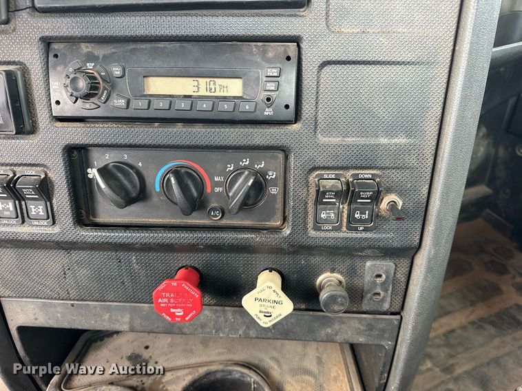 image for item ER4900 2013 Caterpillar CT660L semi truck