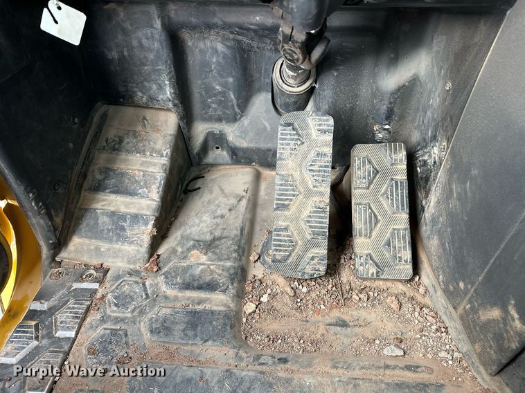 image for item ER4900 2013 Caterpillar CT660L semi truck