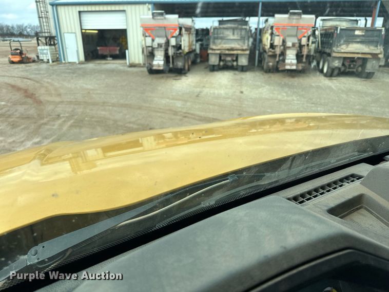 image for item ER4900 2013 Caterpillar CT660L semi truck