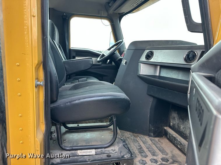 image for item ER4900 2013 Caterpillar CT660L semi truck