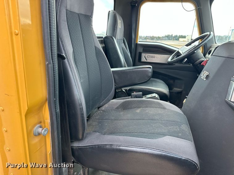 image for item ER4900 2013 Caterpillar CT660L semi truck