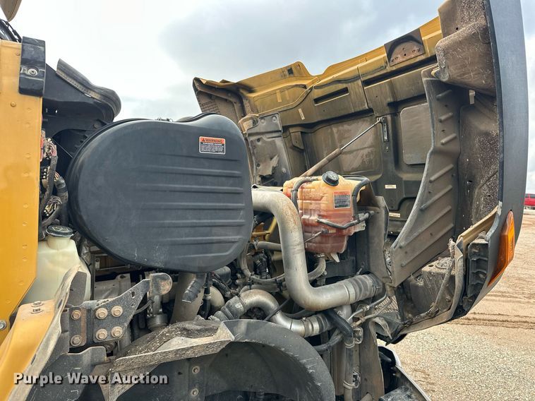 image for item ER4900 2013 Caterpillar CT660L semi truck