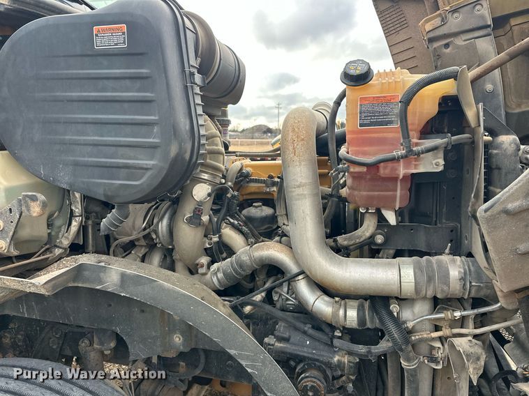 image for item ER4900 2013 Caterpillar CT660L semi truck