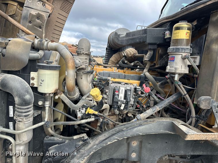 image for item ER4900 2013 Caterpillar CT660L semi truck